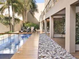 San Isidro Plaza Hotel, San Isidro