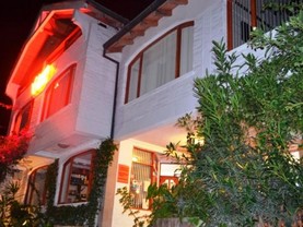 Volcano Hotel, Baños