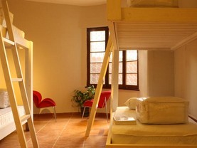 Santiago Hostal, Santiago